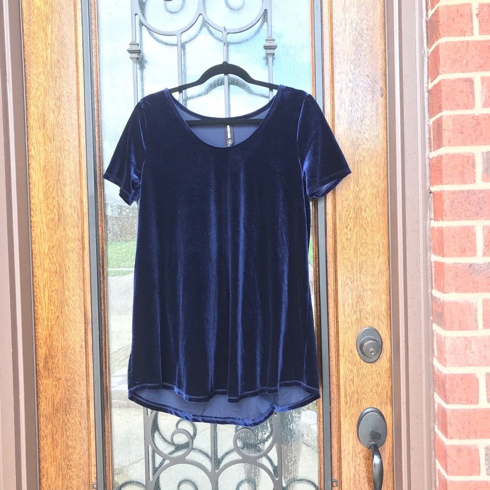 Deep navy velvet tee by Agnes and Dora 💎💕